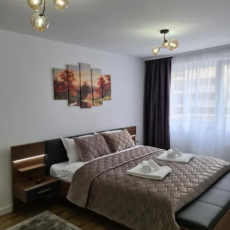 Luxury 2 Bedroom *