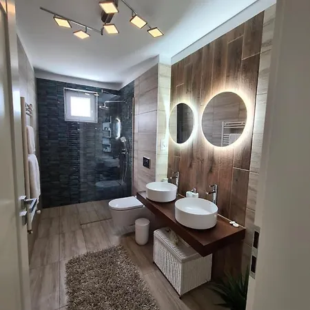 Luxury 2 Bedroom Apartment Brasov