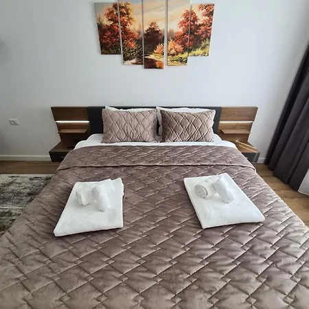 Luxury 2 Bedroom Apartment *