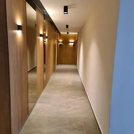 Luxury 2 Bedroom *