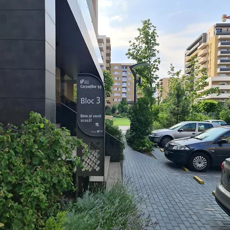 Luxury 2 Bedroom Apartment *